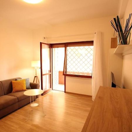 Cozy Coastal Gateway Apartment ลิโด ดิ ออสเตีย ภายนอก รูปภาพ