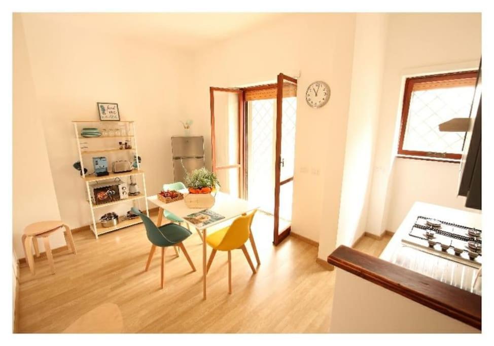 Cozy Coastal Gateway Apartment ลิโด ดิ ออสเตีย ภายนอก รูปภาพ