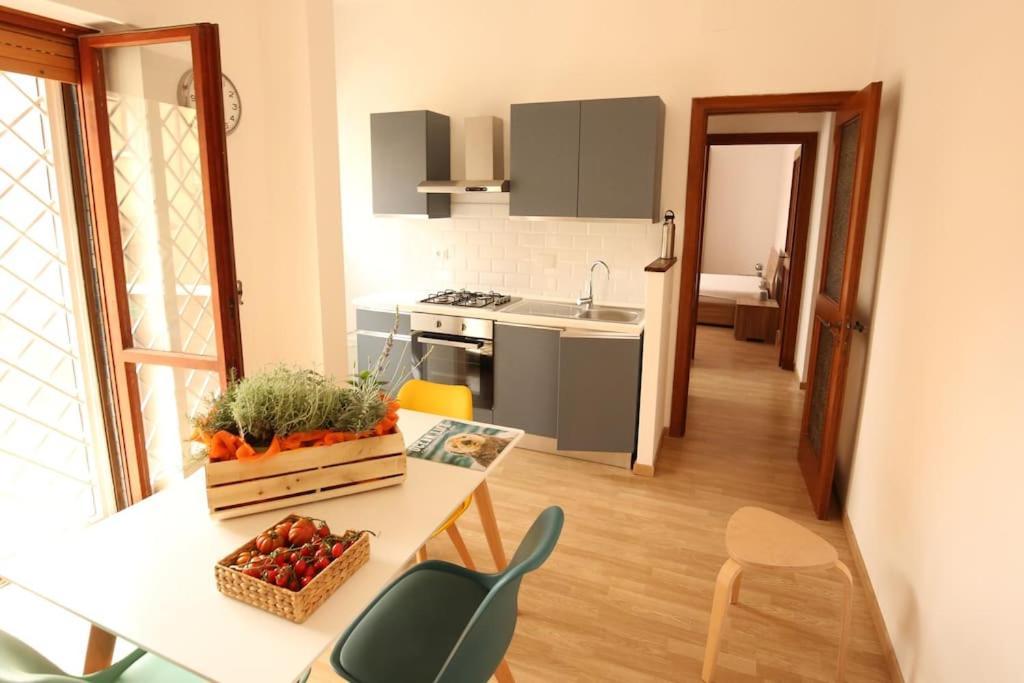 Cozy Coastal Gateway Apartment ลิโด ดิ ออสเตีย ภายนอก รูปภาพ